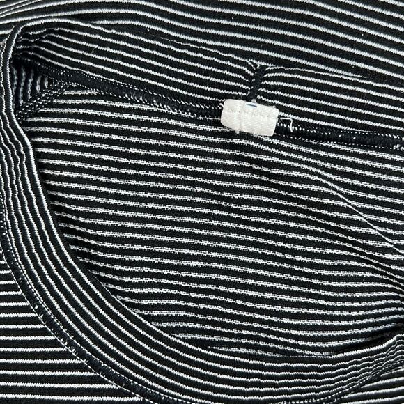 Lululemon Run: Swiftly Tech Long Sleeve Scoop
Hyper Stripe Black Size 4 - Picture 9 of 10